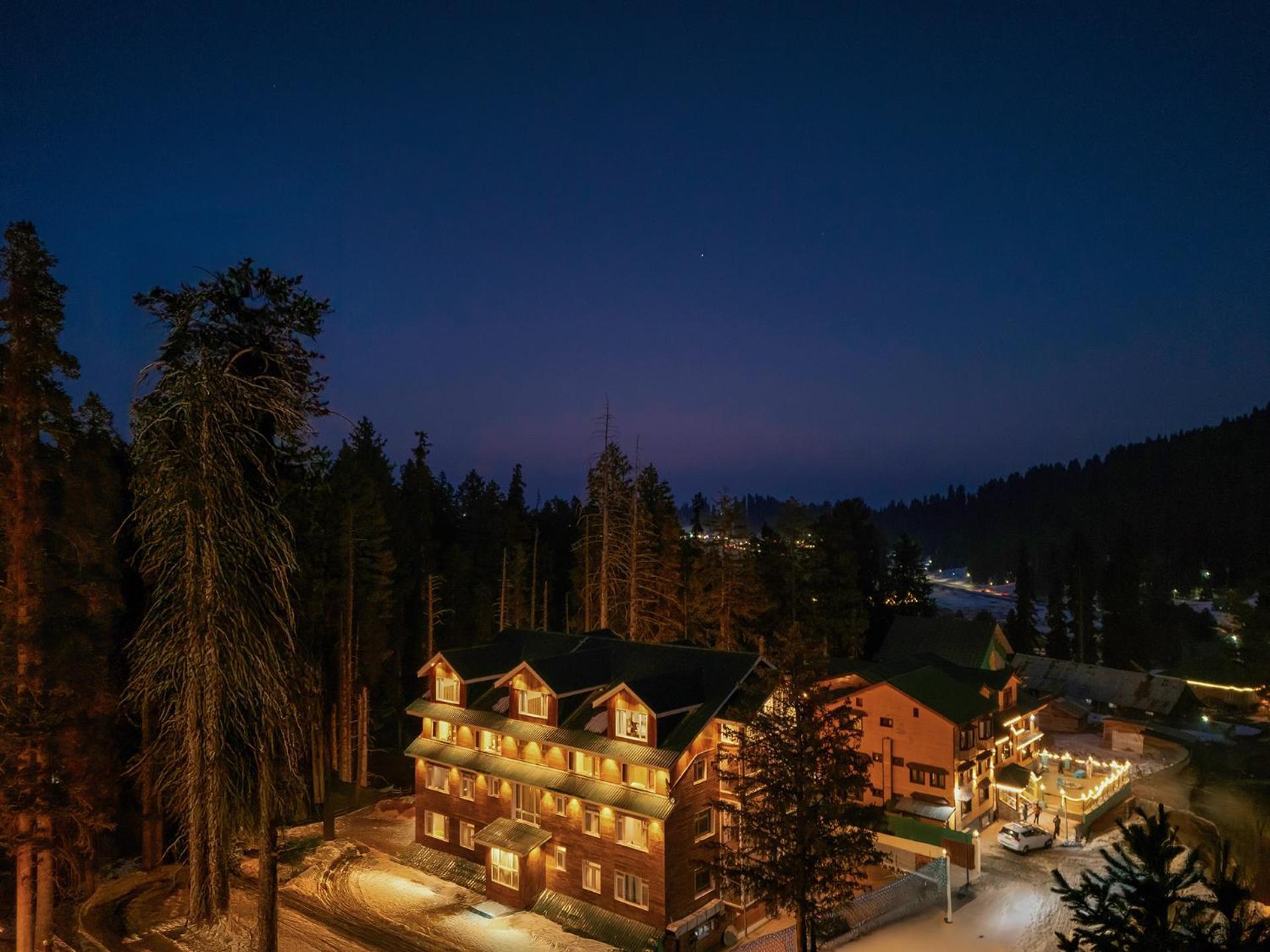 Hotel Pine Spring Gulmarg Exterior foto
