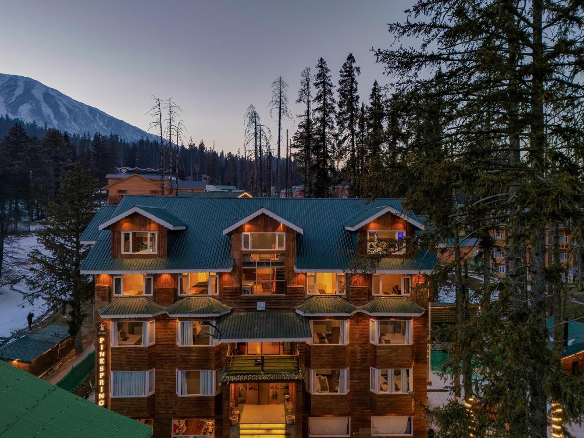 Hotel Pine Spring Gulmarg Exterior foto